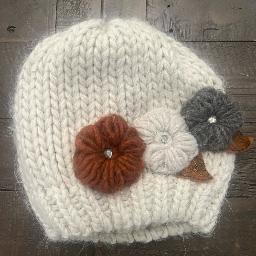 🍂🍁Gelso Bianco Italian Adorable Cream Knit Winter Beanie. OS.